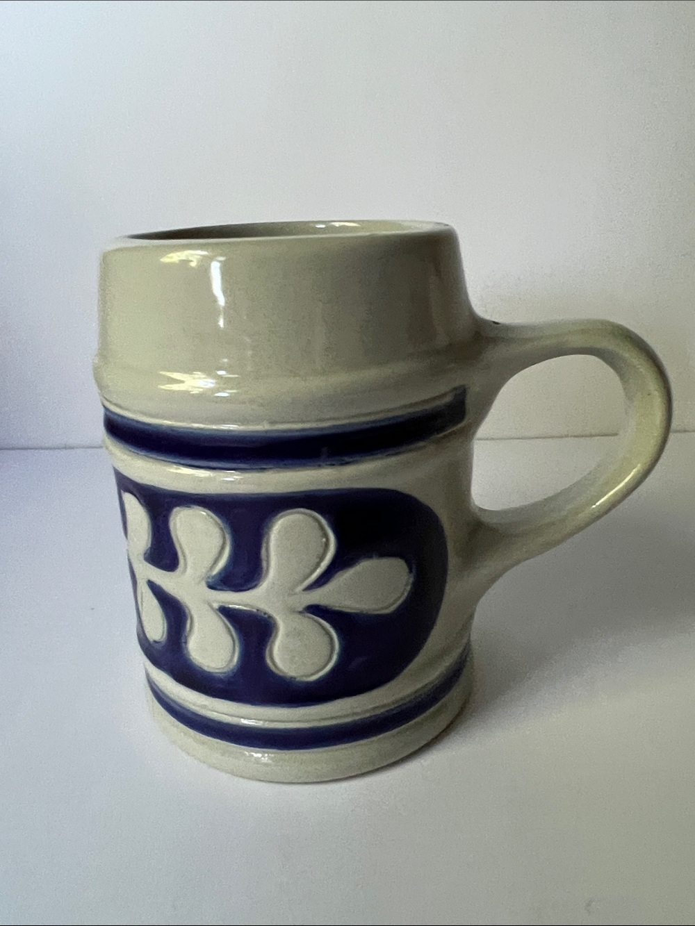 Williamsburg blue Oakleaf salt, glazed pottery mug/Stein